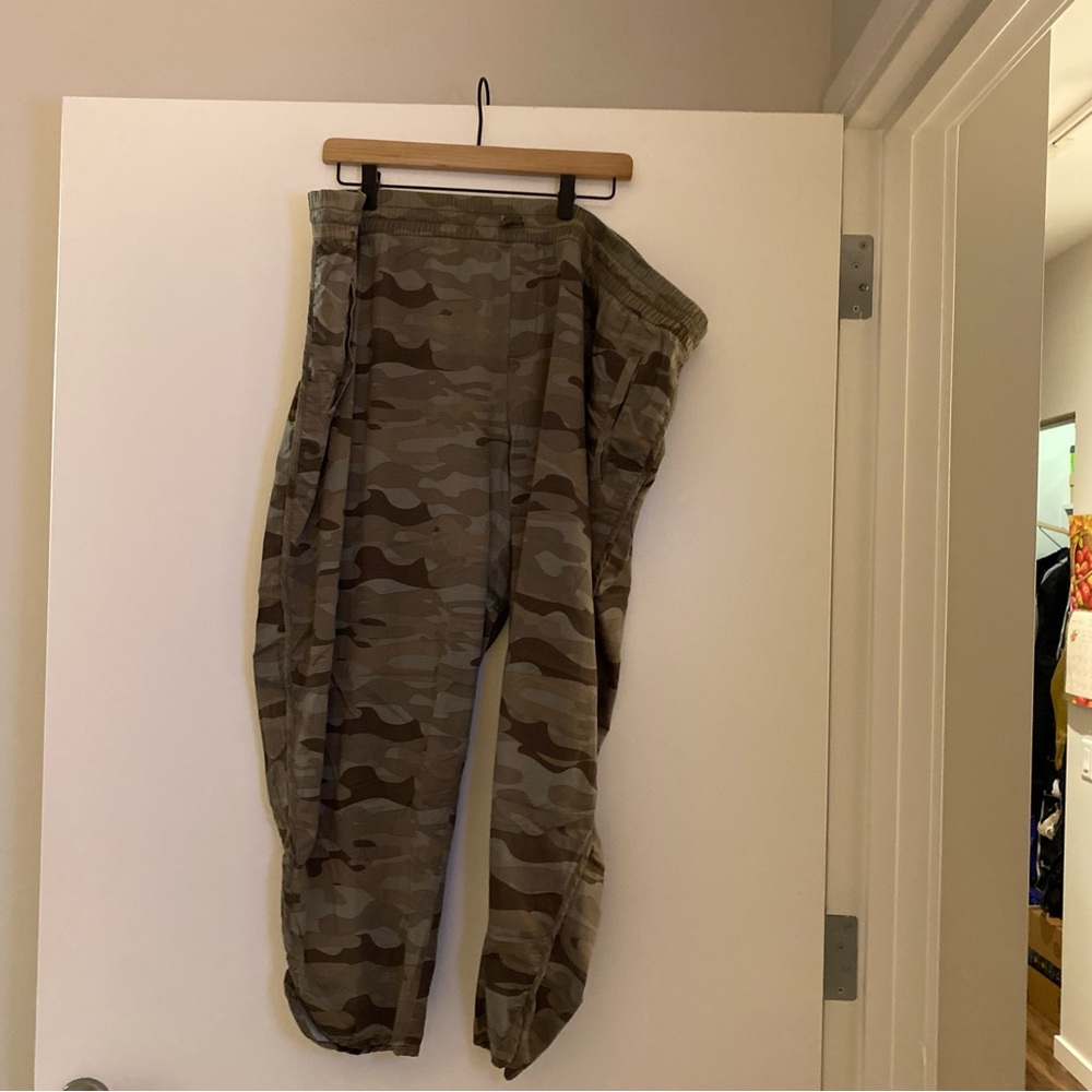 Cropped pants